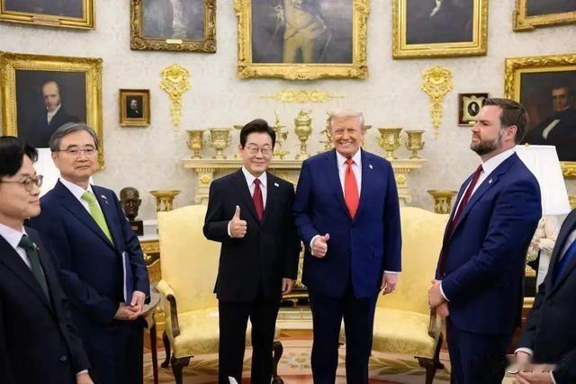 李在明这届韩国政府处境是最为尴尬的，他的前一届韩国政府疯狂挑衅北方，结果北边那位