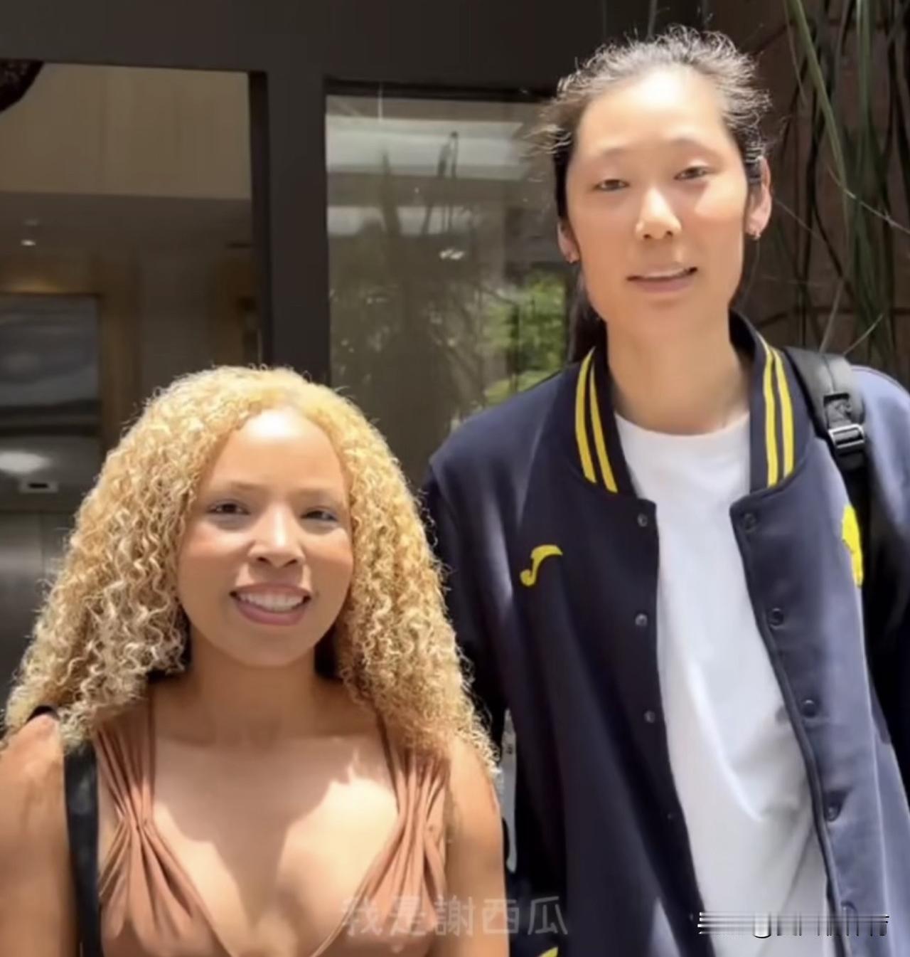 朱婷的国际影响力啊，到哪里都有这么多球迷！到了巴西参加世俱杯，来自巴西的这位女球