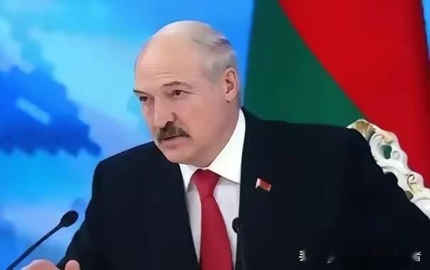 卢卡申科脑子进水！白俄罗斯收到美国邀请，总统卢卡申科随即签署文件，成为首批少数加