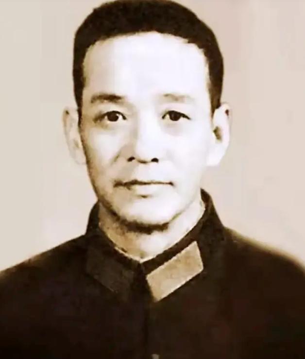 1937年，陈昌浩的警卫员被马家军拦住。敌人打量了他一番，本想放他走。这时，一个