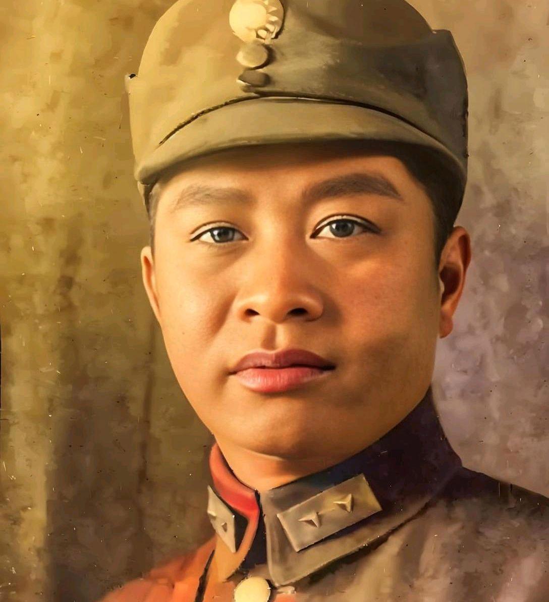 1912年，16岁的叶挺，在父亲的强压下，被迫娶了童养媳黄春，新婚之夜，父亲丢下