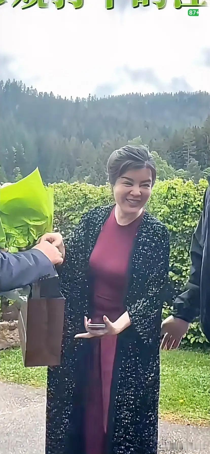 这便是于文红，她斥资上亿元投身医美，脸上动刀不计其数，可状态却宛如一位脸部浮肿的