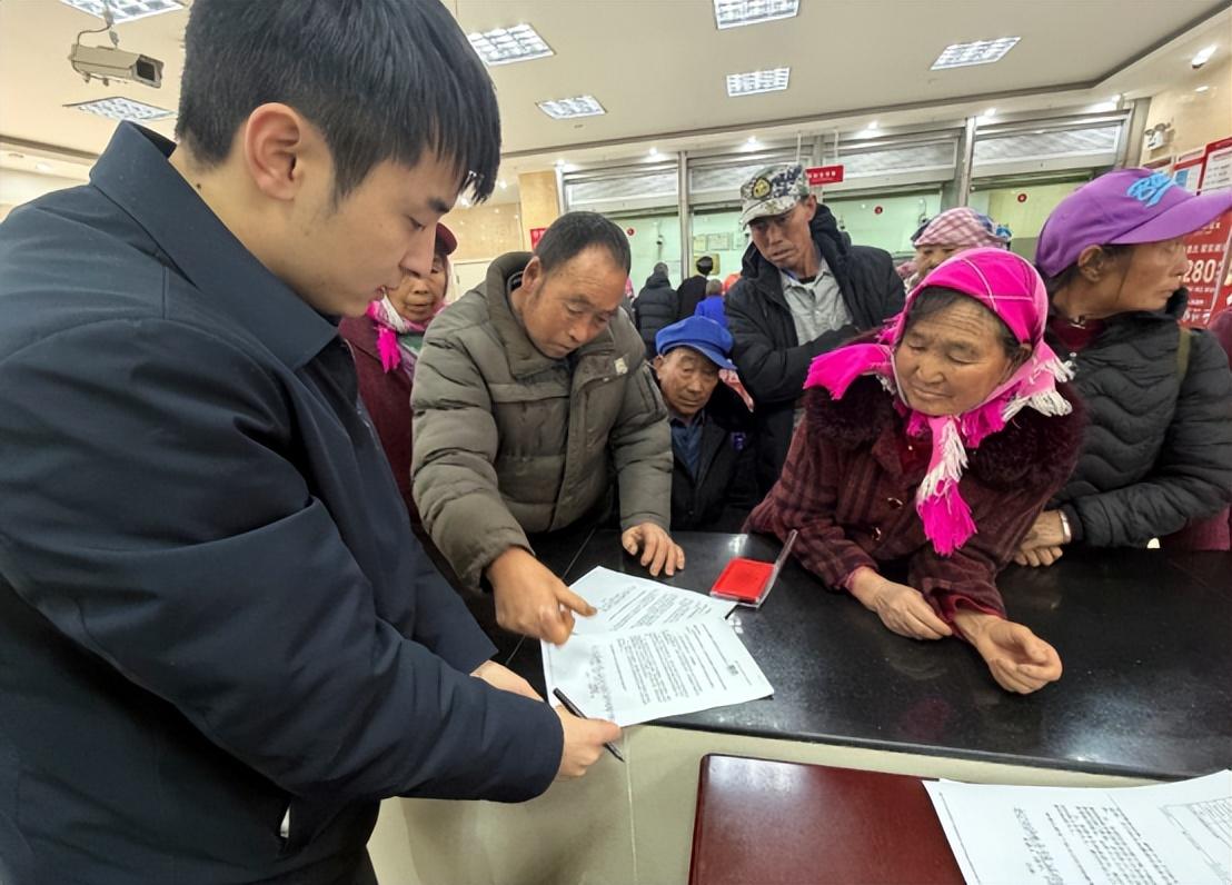 农保缴费别瞎选！200元档缴15年，60岁领钱竟有这门道麻烦看官老爷们右上角