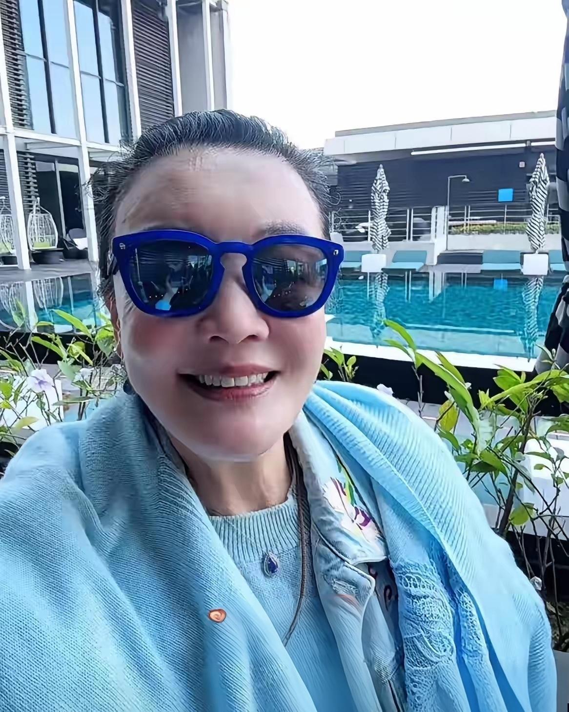 谁也没想到，春节期间，兰姐和汪大爷前往湾湾团聚，这一趟她不仅带着浓浓的亲情，还把