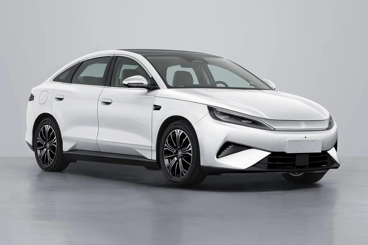 唏嘘不已。国足U23杀入亚洲杯决赛，大家都欢欣鼓舞。但半年前可不是这个局面啊。那