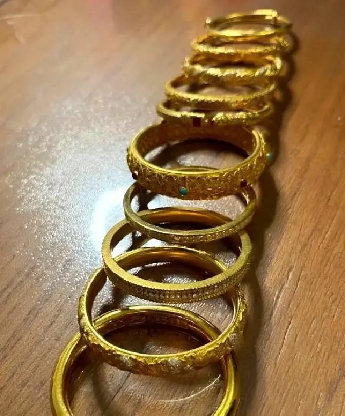 金价差150块一克，首饰全是冤枉钱昨天去商场，老凤祥挂牌625，隔壁银行金