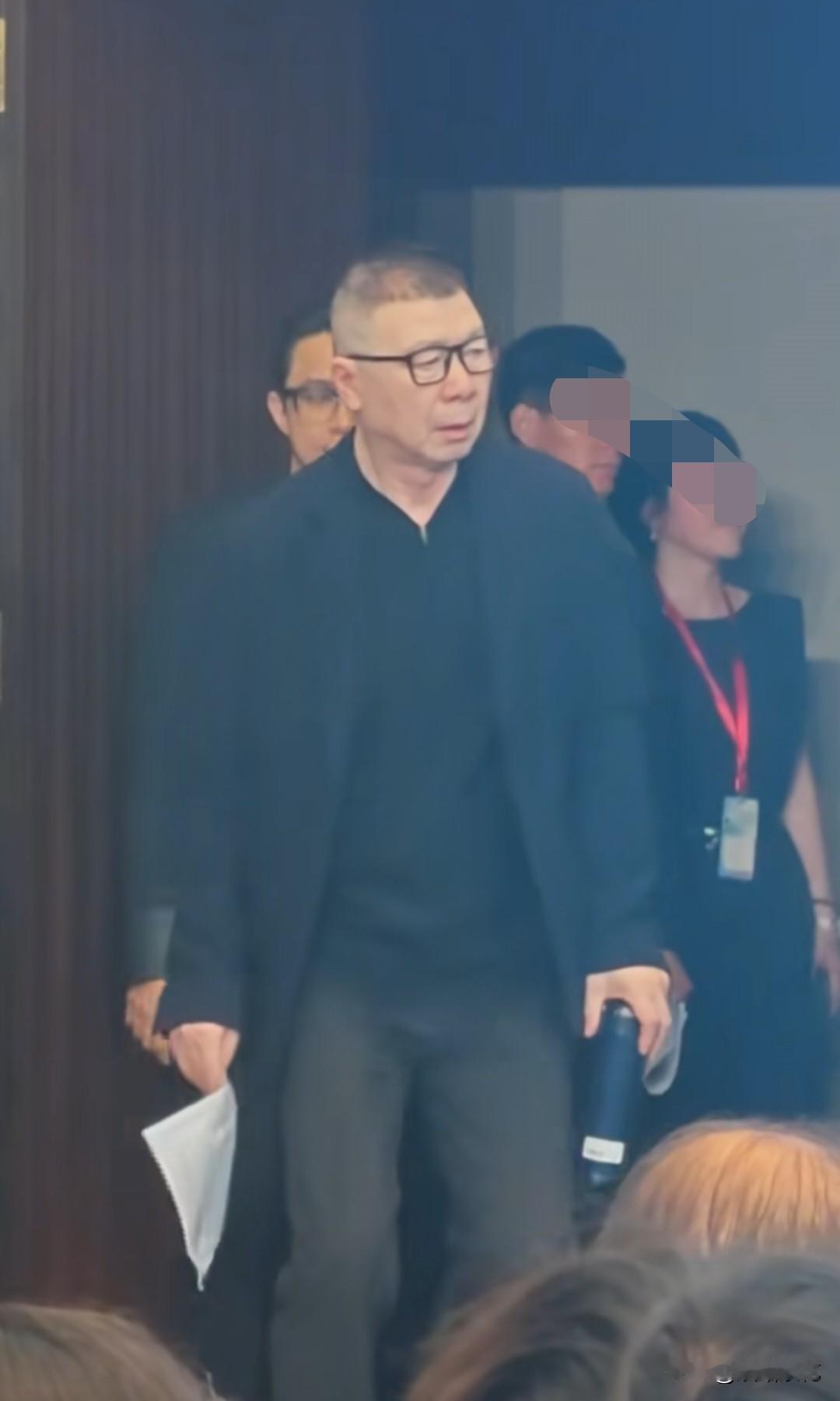 8月23日，冯小刚作为评委会主席现身第21届中国长春电影节。 从"小钢炮"到松弛