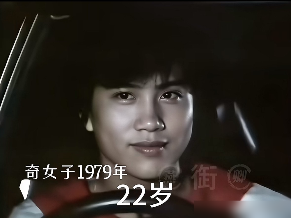 万梓良在片场嗷嗷吼，周润发直接跟王晶撂了句话：你演成这样，我怎么接？斗夸张我斗不过你。《江湖情》那场