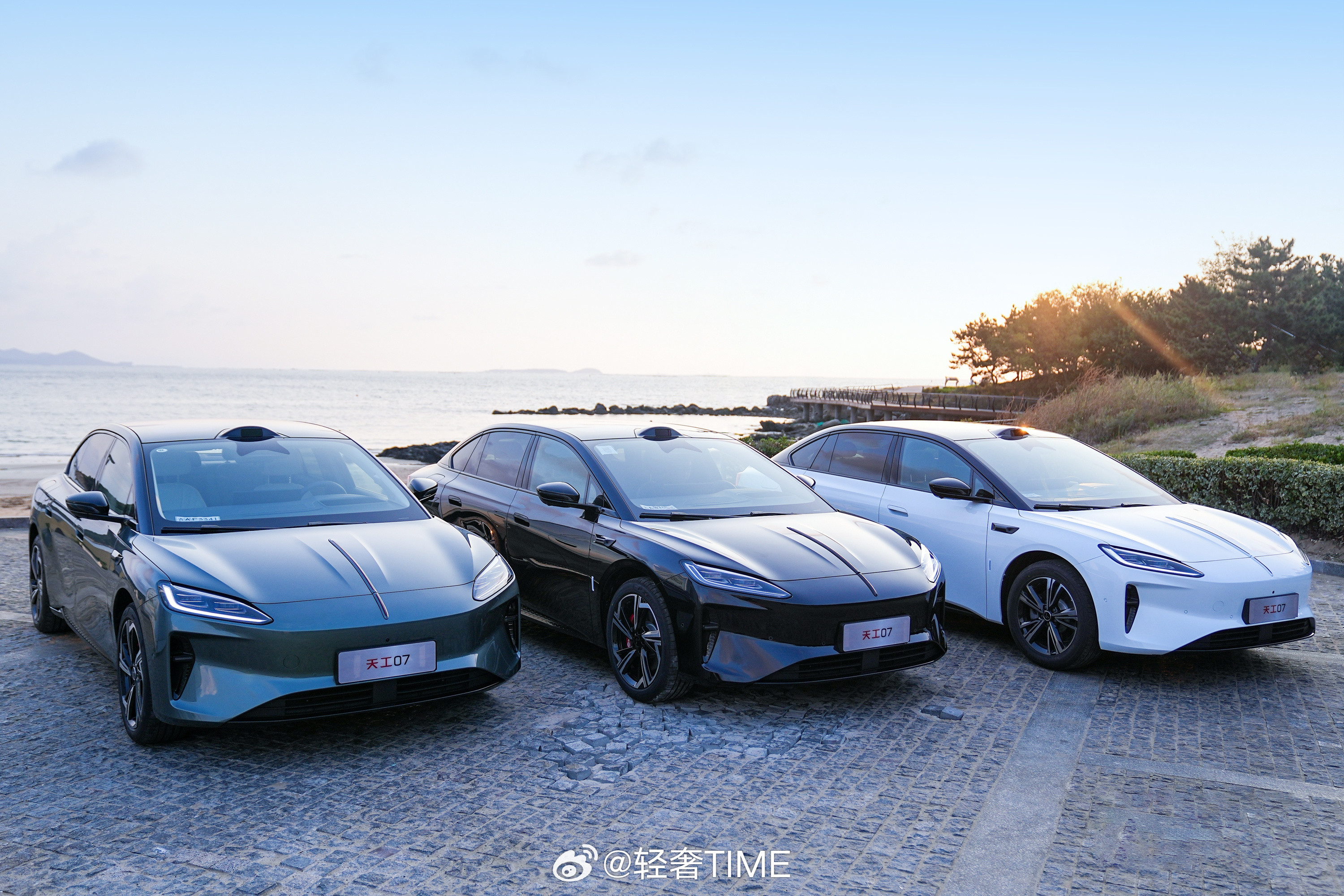 最近看红旗天工07开启预售，倒觉得挺能代表当下20万级纯电轿车的新趋势——堆参数的时代过去了，开始卷