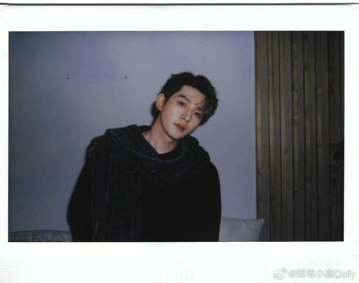 邓为内娱现役法拉利邓为微博营业了，一种直击人心的帅迎面而来，360度无死角的视觉