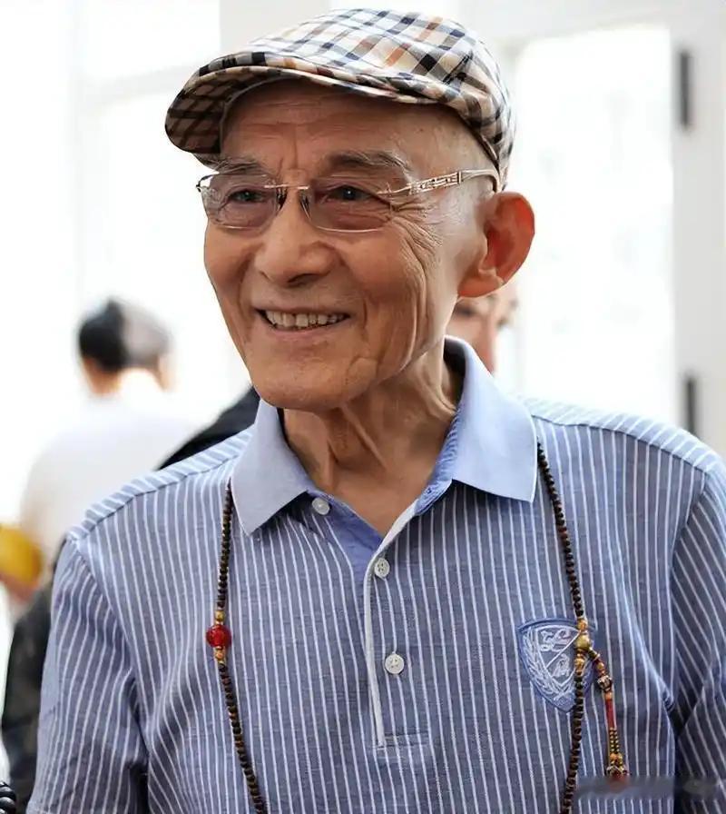 游本昌的女儿游思涵说：“我父亲最后的两三天他选择不吃不喝，然后我们也没有强行喂他