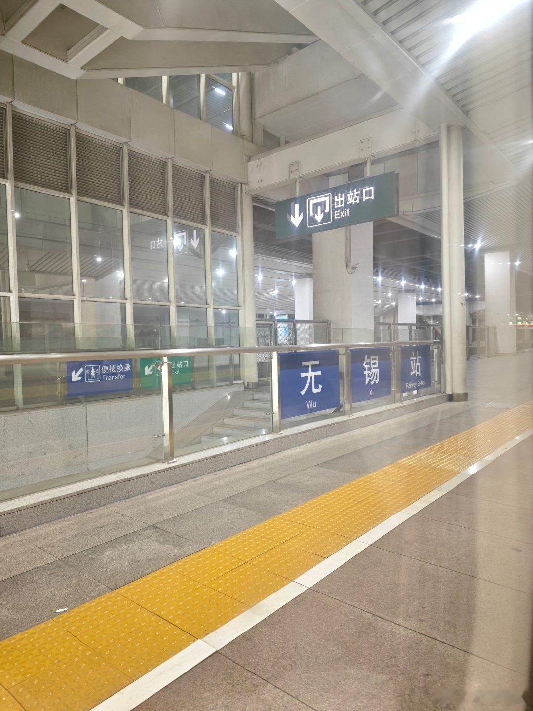 在我小时候，无锡上海之间只有没空调的绿皮车，最慢的一次，坐了5个多小时。后来，有