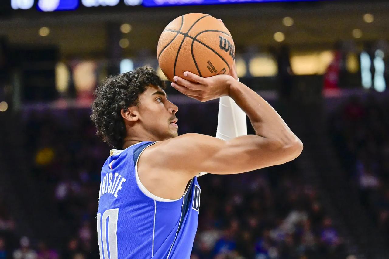 老小要是在就不缺外线领防人了当初要是多给他们一个首轮把克里斯蒂留下就好了，反正