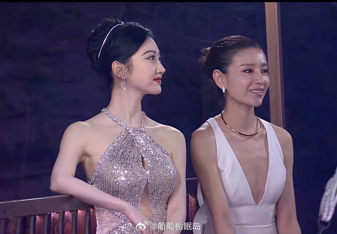 本来觉得董洁的身材比例已经很绝了没想到景甜的更绝​​​​