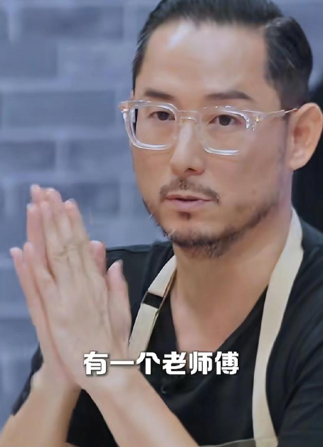 台湾厨师刘一帆说：“我们集团里有一个老师傅，他是印度国宝级的厨艺大师，专门做干净