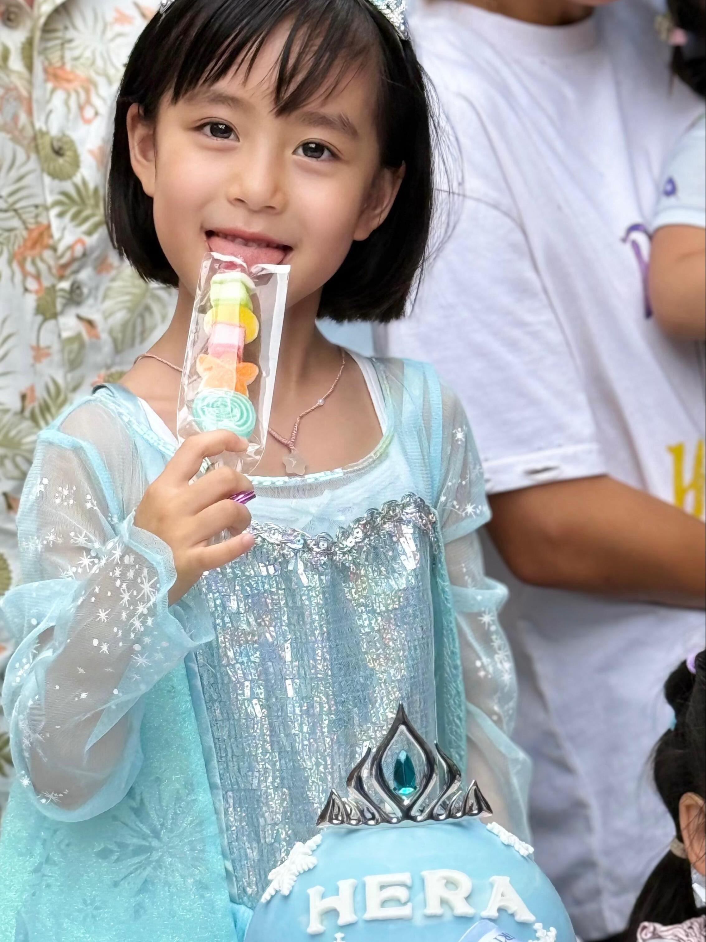 杨怡的两个小孩，长得还挺漂亮的哎，完全用到了父母的颜值