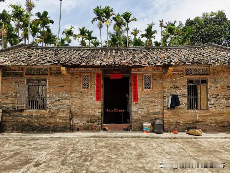 退休人员不能去农村建房故土难回，政策卡脖，老家房子还能盖吗？.最近挺烦的