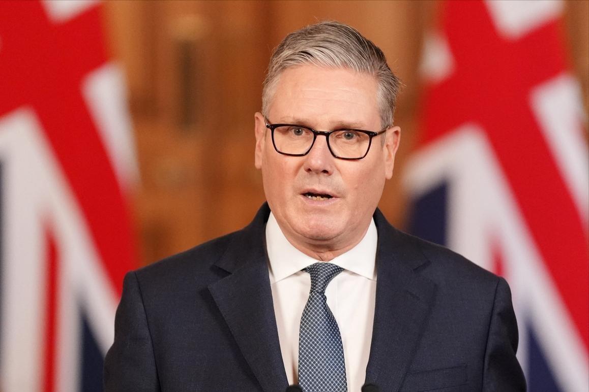 3月2日，英国首相斯塔默被伊朗狠狠教训了一顿，伊朗的无人机直接轰炸英国空军基地，