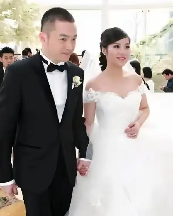 《武林外传》中的“吕秀才”被喻恩泰曝离婚，好奇去查了一下卓伟的离婚内幕，真没