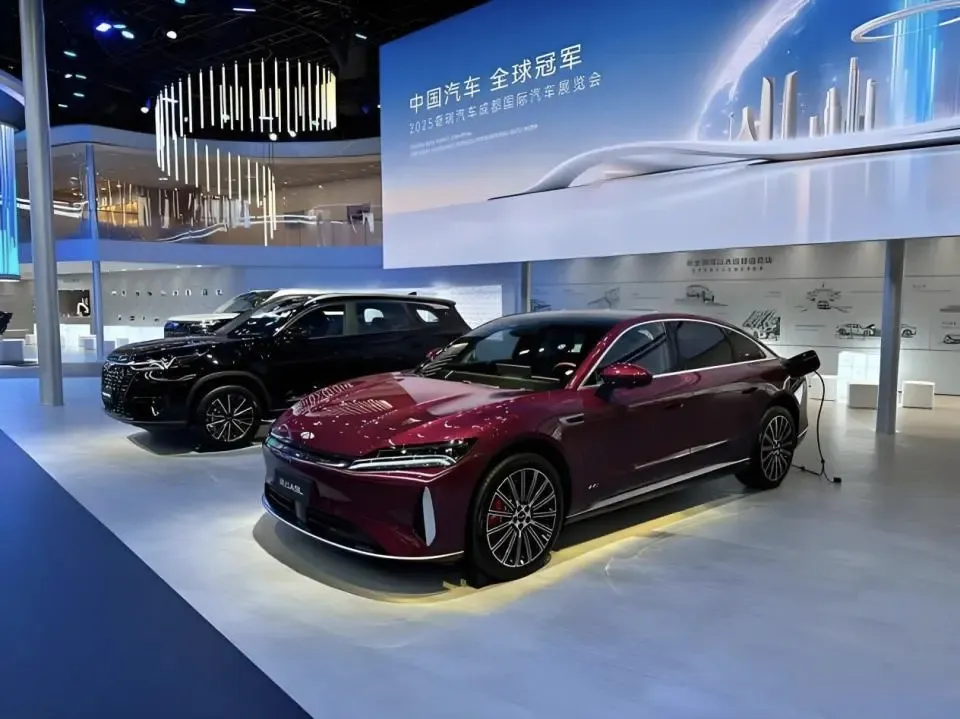 美福特CEO今晨叫嚣中国车将摧毁特朗普美国梦！中国舆论抨击说，先把美国福特赶出中国。