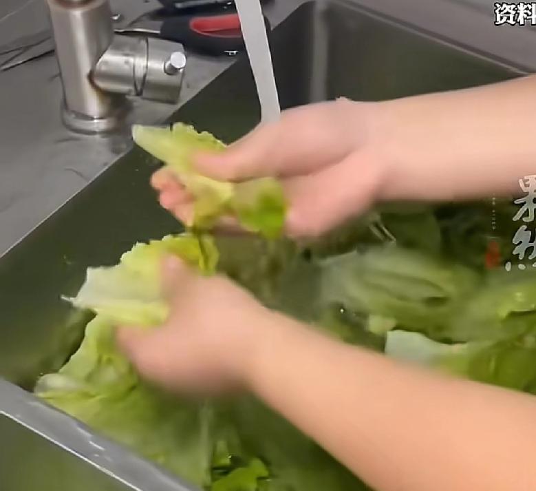 广州的朋友，如果想吃烤肉的话，最好还是去专门的城市去享用最近，广州一位朋友在家