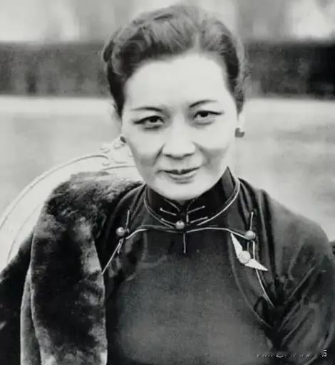 1942年，宋美龄让戴笠秘密除掉王世和。戴笠听到名字，后背瞬间冒冷汗，马上向蒋介