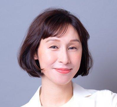 打脸！长谷川羽衣子怒怼首相，高市早苗、小泉进次郎装聋作哑，脸丢大了！3月25