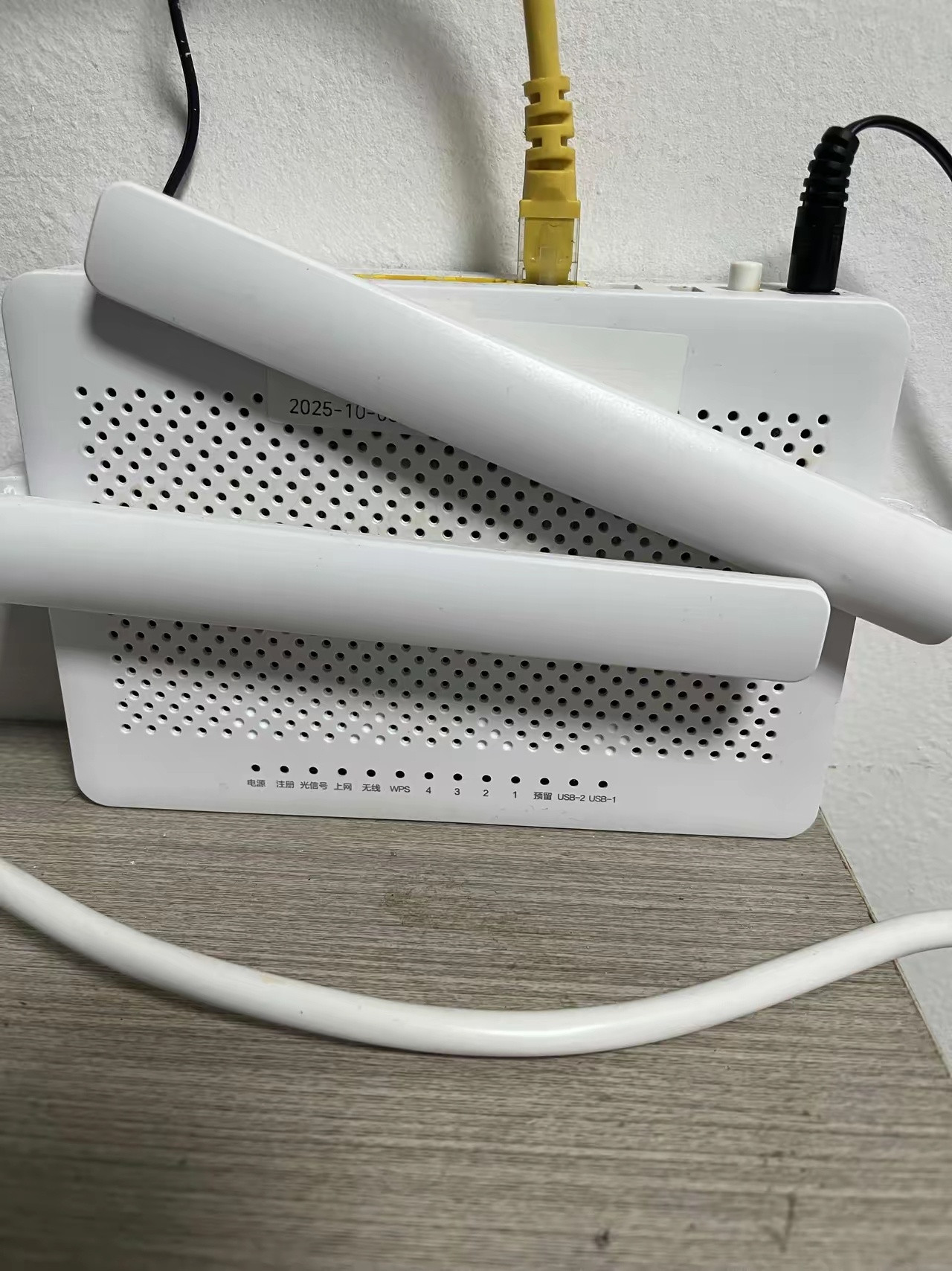 白天上班，想着把路由器关了，这样能省点电。结果下班回来刷了好几个小时视频，才后知