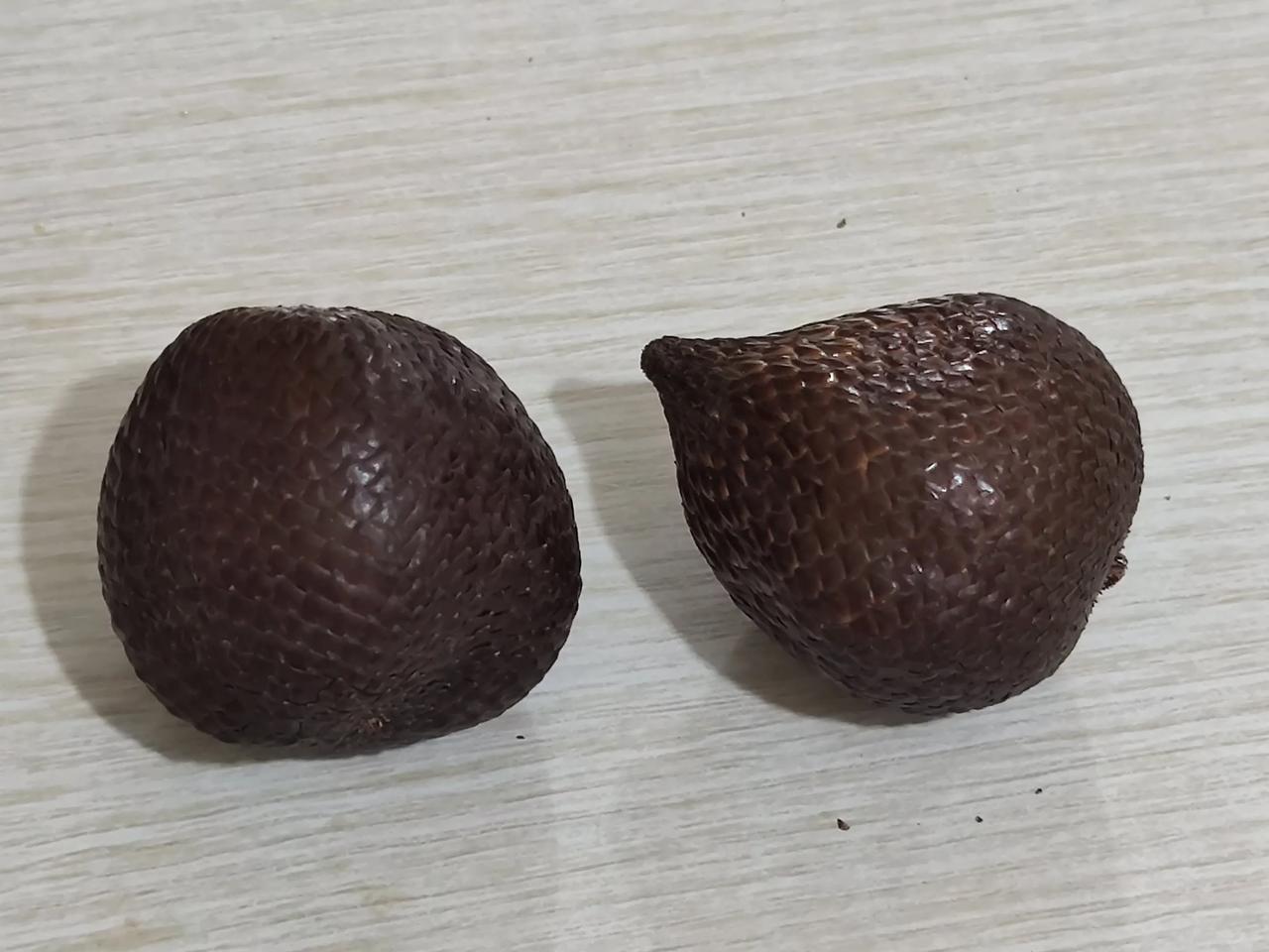认识这个水果吗？我是第1次见，也是第1次因为好奇买了两个。在北方还挺贵的，这