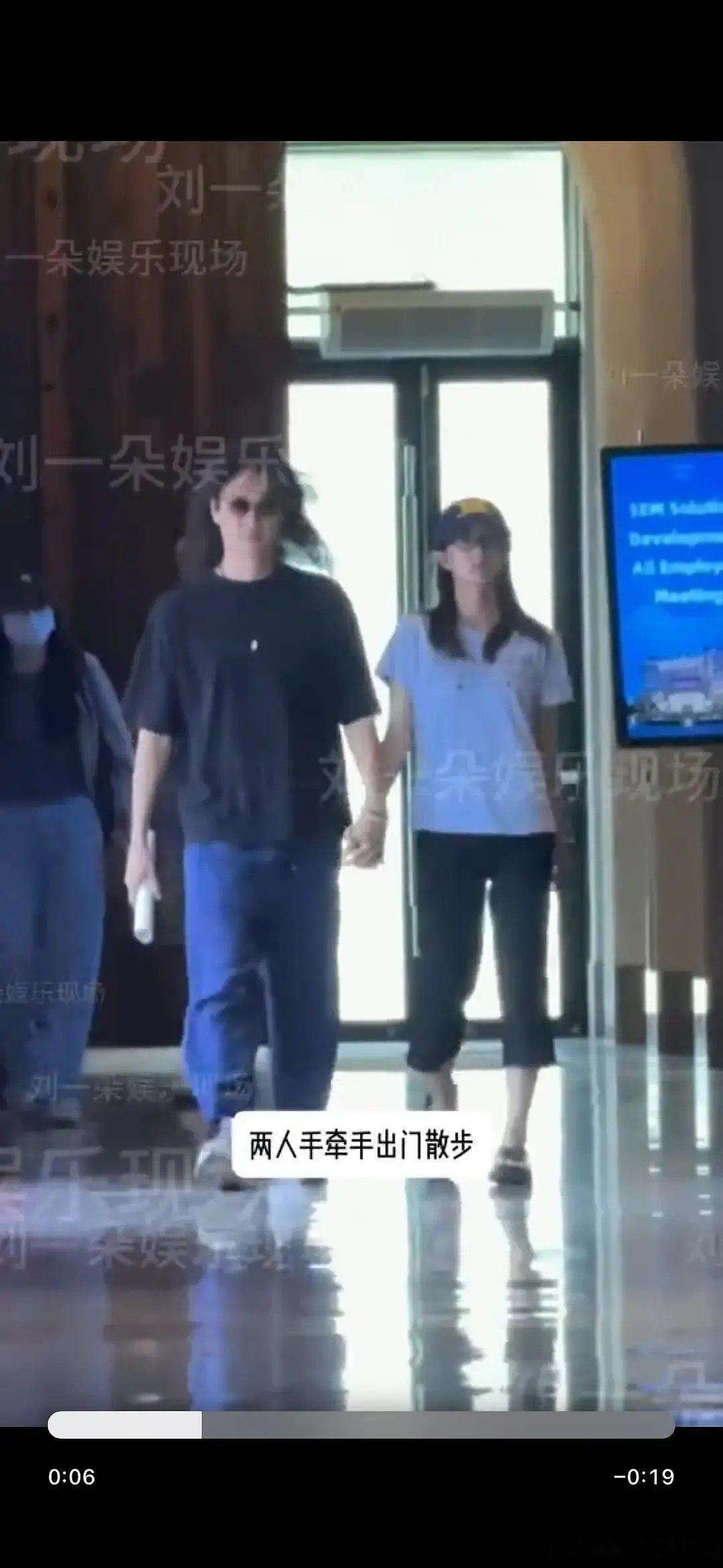 曝许宏宇张雅钦恋情对这姑娘的绯闻还停留在以前那部短剧的合作演员那里。