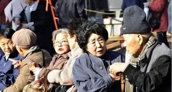 中国将迎来前所未有的死亡高峰，专家得出答案：是这些因素导致的。中国人口结构正面临