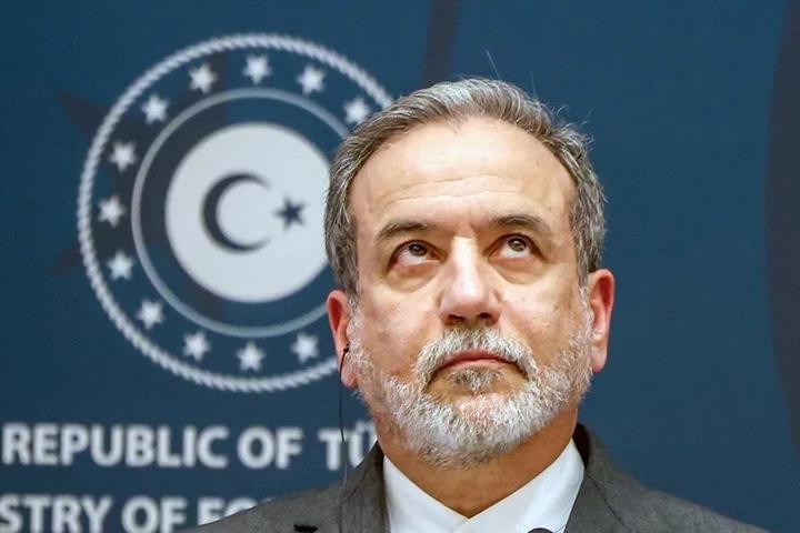 中东格局骤变！伊朗划定美军反击规则，东道国无需担责，美军基地成“孤家寡人”式目