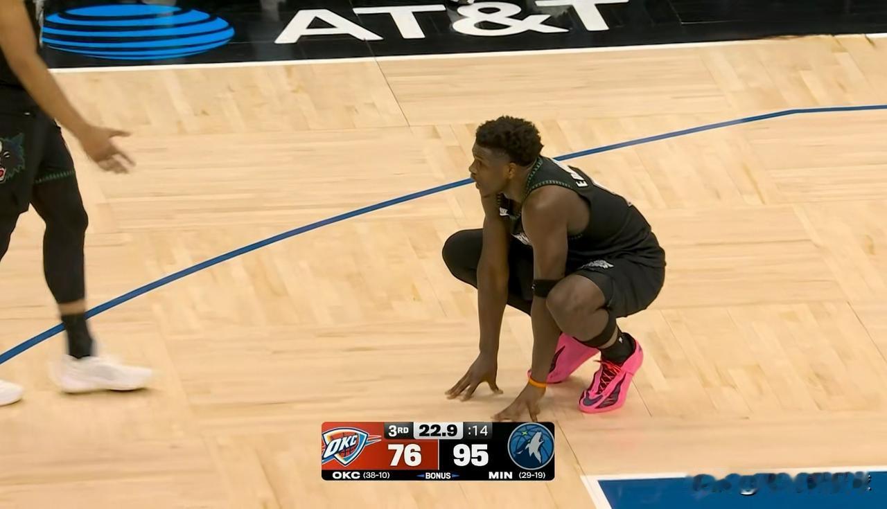 森林狼当家球星爱德华兹真是太小肚鸡肠了！在今天森林狼主场以123：111战胜雷霆