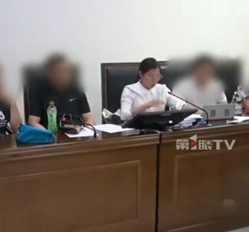 亲情彻底败给金钱！陕西咸阳爆出离谱一幕！女子多年和父亲断绝来往，父亲离世后，她全