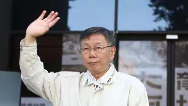 柯文哲就像他自己说的那样，当了几十年的医生，又当了8年市长，为了补上人生的短板，