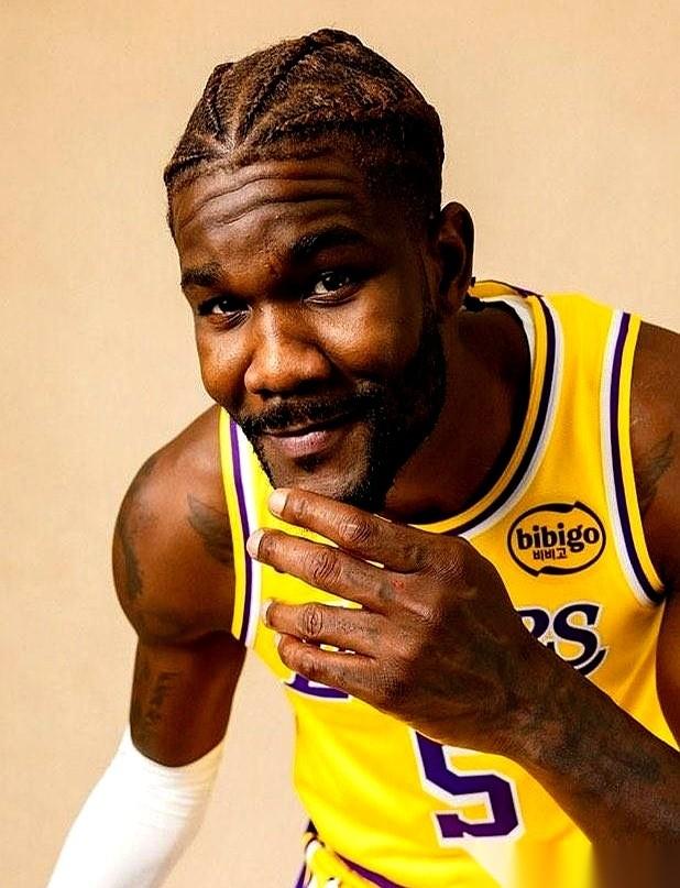 我今天算是看明白了，什么詹姆斯，什么教练组，这支湖人队的“命根子”，就攥在浓眉一