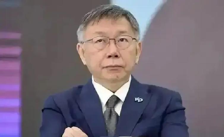 戴着电子脚镣，连出门都要报备的人，摇身一变成了“国家治理学院”的院长，要去教别人