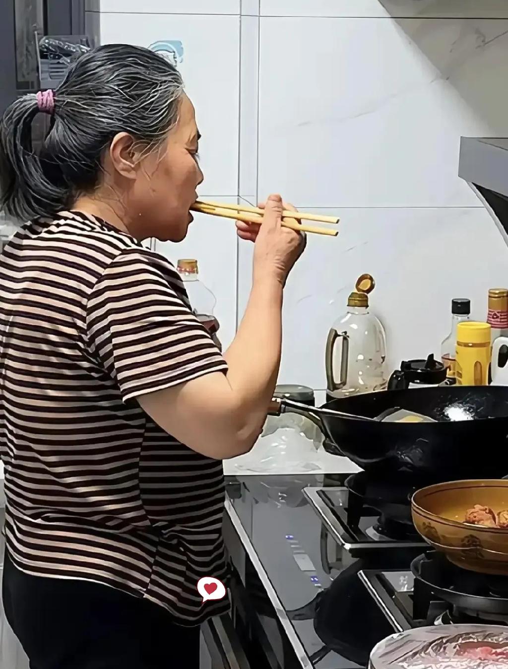 西安儿媳拒绝带娃去上海见爷爷冲上热搜。婆婆一句“你带孩子去住几天”，儿媳直接