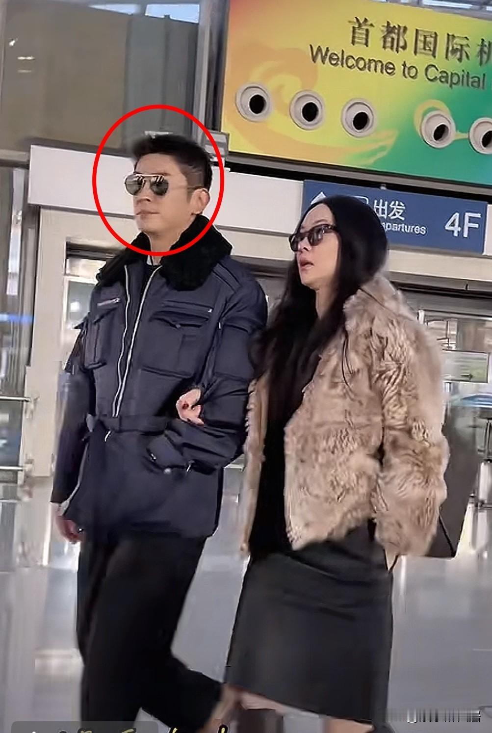 感觉杜江已经厌倦了霍思燕，看肢体语言就能摸清一二，飞机场霍思燕手插兜墨镜一带