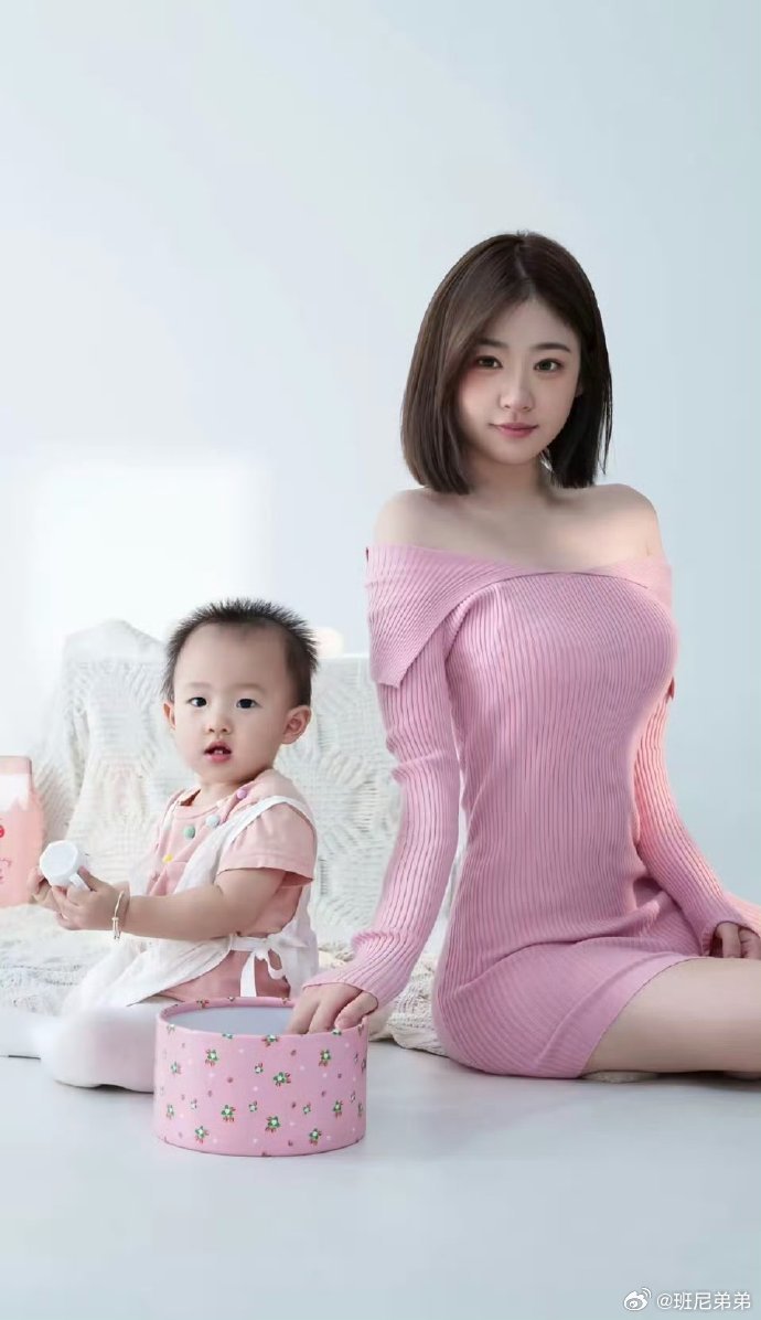黄一鸣直播说女儿被抢走家人之间从没有解不开的结，黄妈妈带孩子回老家或许是出于关心