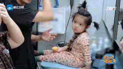 90后父母是如何整顿孩子的没有红脸，没有强迫，叶泽一个夸张的“啊呜”假装要喝，