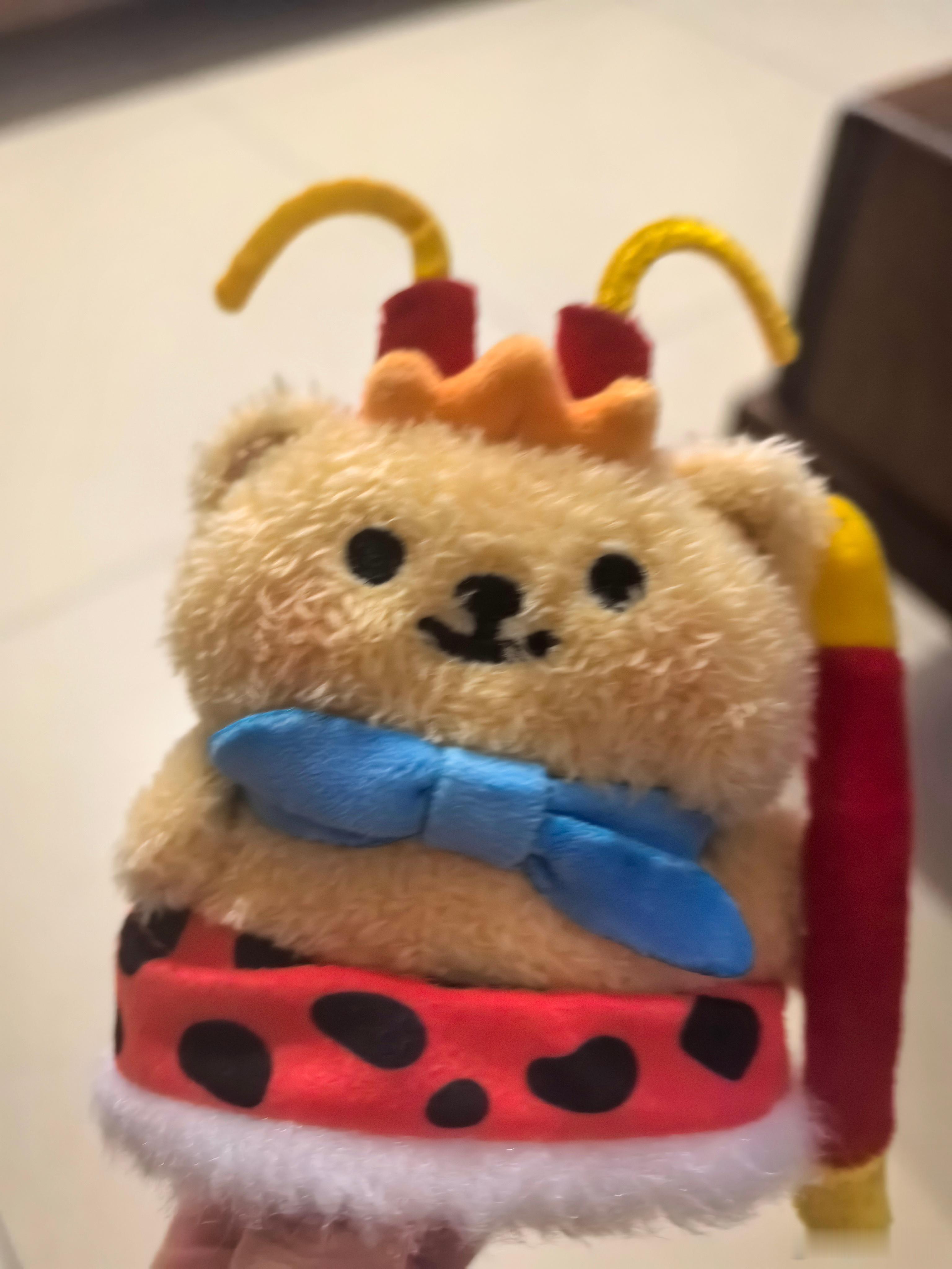 陪客人去国金街逛，我也买了个小熊虫COS猴儿，双厨狂喜。我妈说是个羊。​​​
