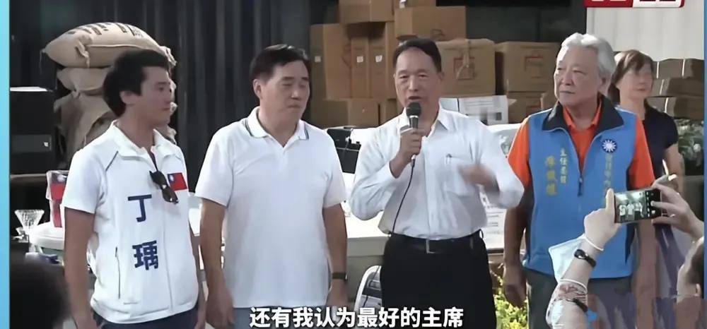 “台空军”退役副司令，空军中将张延廷大赞郝龙斌性格温和，协调团结能力超强。