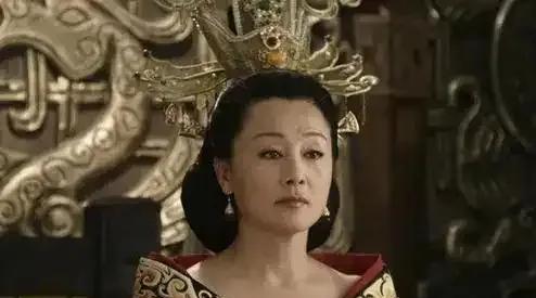 刘邦死后，齐王刘肥进宫撞见吕后女儿鲁元公主，下跪高呼：