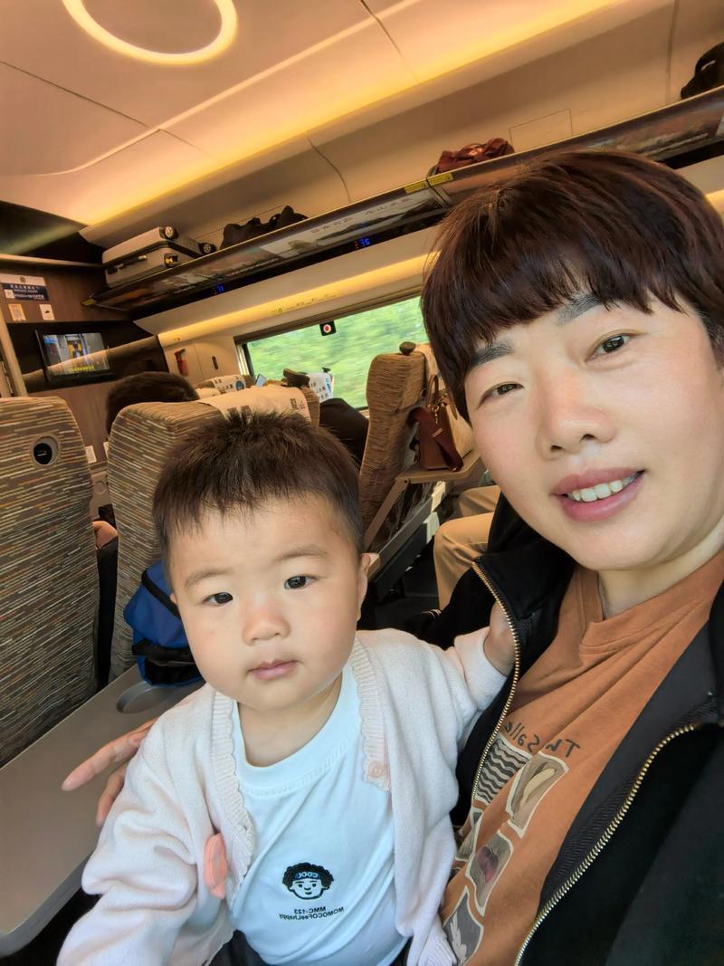 妈妈带孩子坐长途火车体验生活姥姥，触动多少人心里最柔软的地方？我想我的姥姥