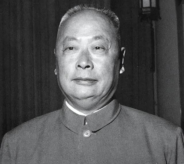 陈毅当了上海市长，岳父带着小姨子，常住不走了。一个人的工资三个人吃饭，这下把陈毅