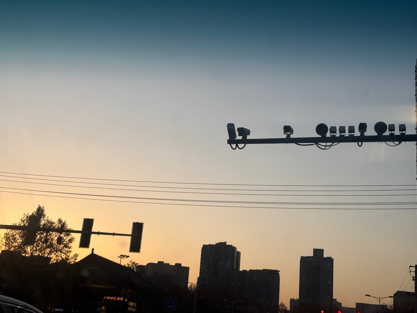 连续等了三个满灯，90*3=270秒。