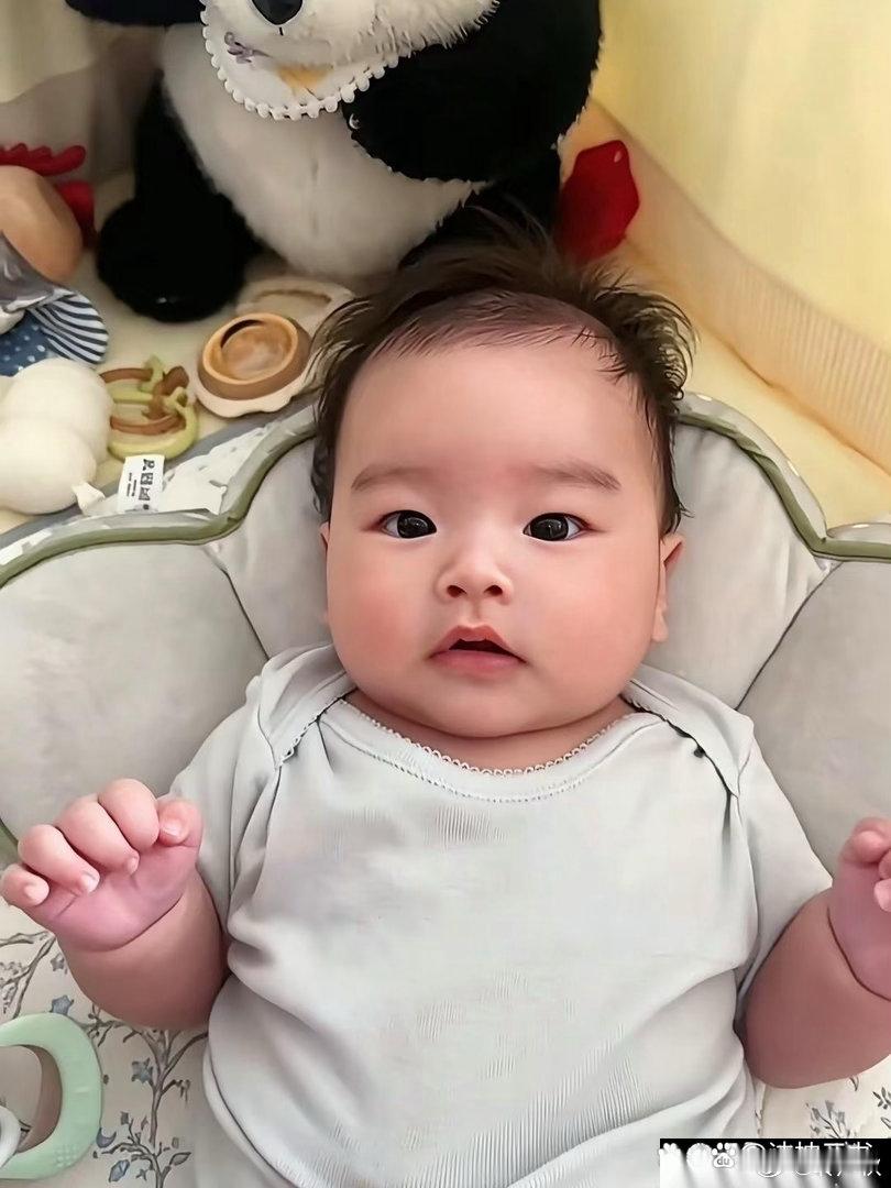 马筱梅分享孩子近照：“我家宝宝圆滚滚的，日子肯定旺。”​​​
