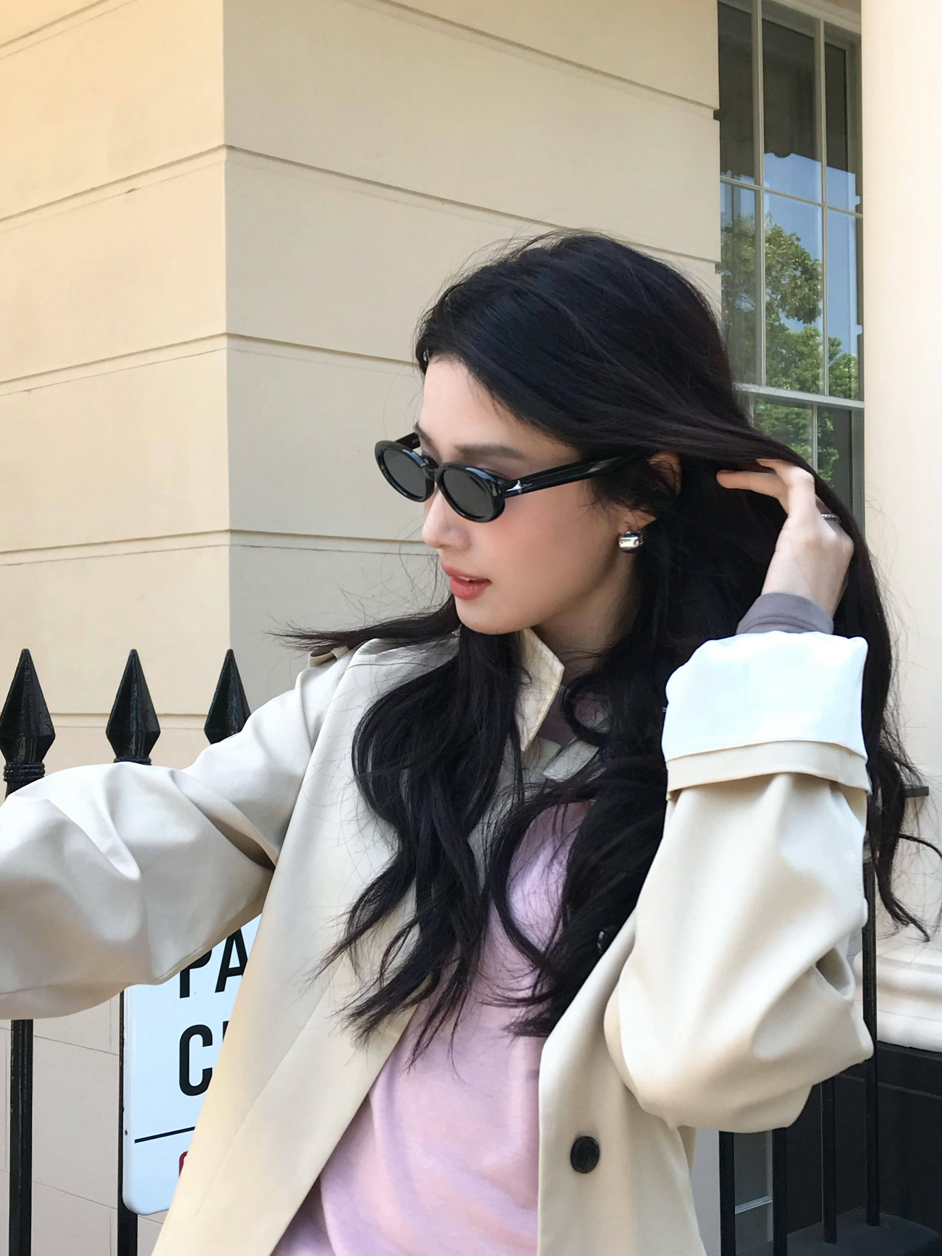 #卢昱晓#🥰 #非正室掉噜# 来自通告日的噜噜晓和大家say hi!是六月份的「很特别的一天」。“