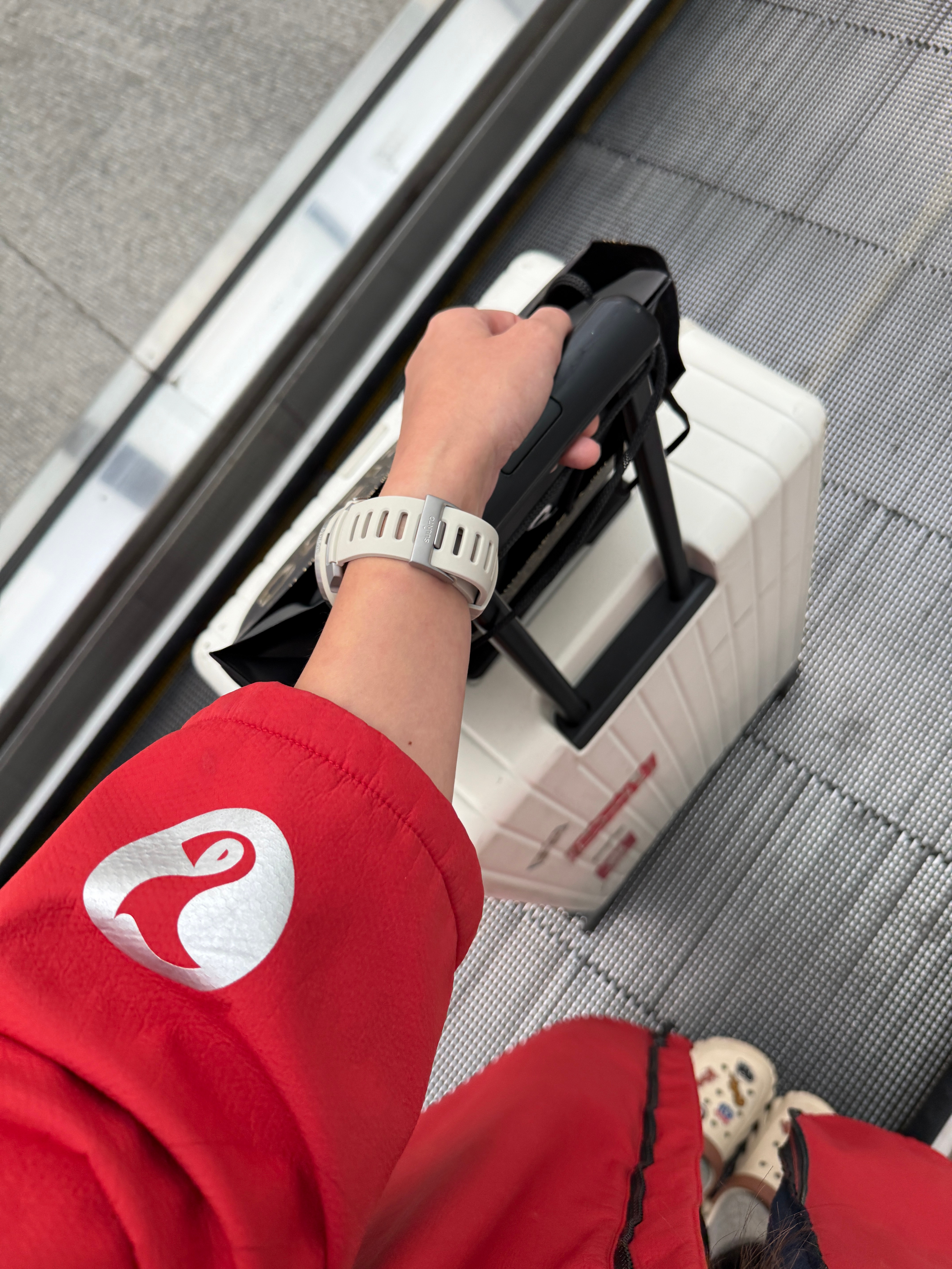 勇敢的人穿着大短袖子就回了